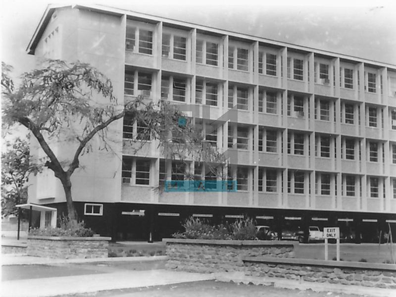 Building in Lagos (VZP.N.220-24)