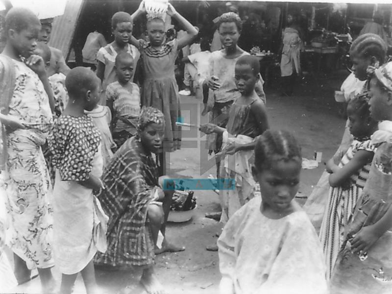 Деца на пијаци у Лагосу (VZP.N.220-06)