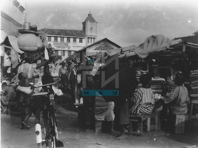 Market Ambiance in Lagos (VZP.N.220-34)