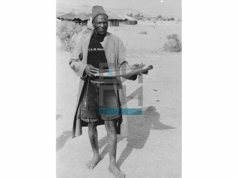 The man with the music instrument on Ukerewe Island (VZP.F.00059)