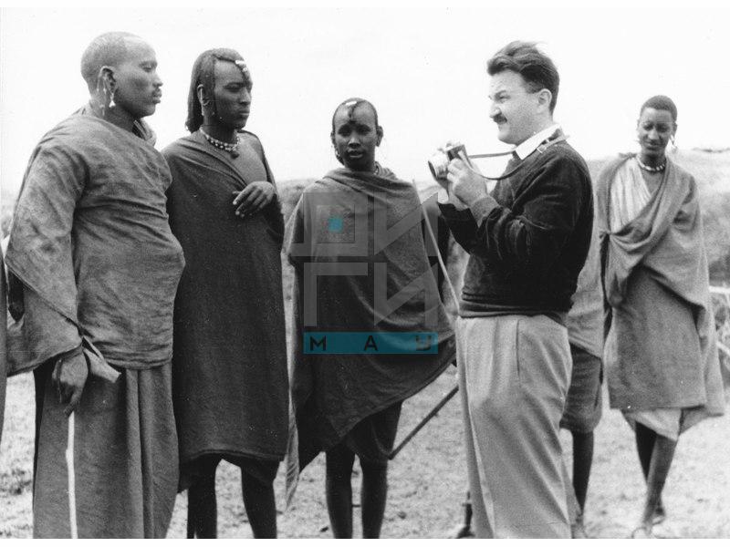 Autor sa „Moranima“, mladićima Masai (VZP.F.00001)