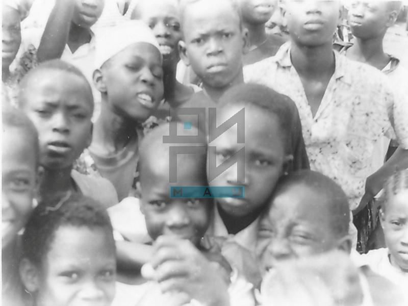 Krupni plan dece na pijaci u Lagosu (VZP.N.220-12)