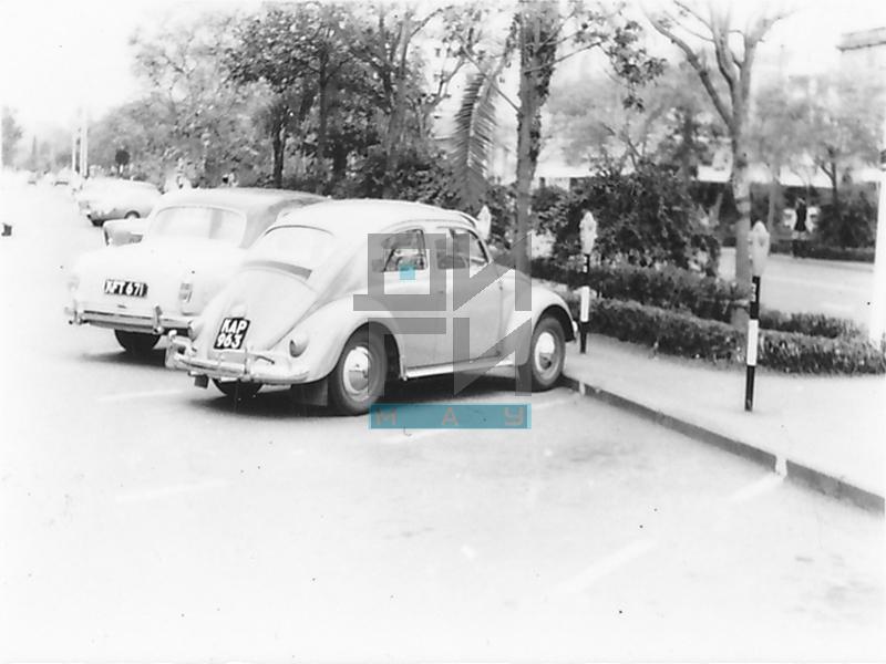 Parkirani automobili u ulici Najrobija (VZP.N.191-08)