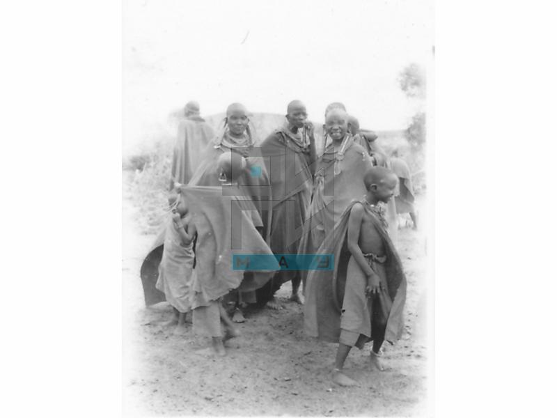 Maasai with Children (VZP.N.190-17)